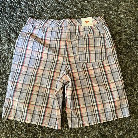 Kids Size 12 shorts ☀️ - Picture 3 of 5